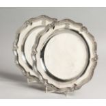 A GOOD PAIR OF HUNT & ROSKELL LATE STORR & MORTIMER VICTORIAN SILVER PLATTER with beaded edge and