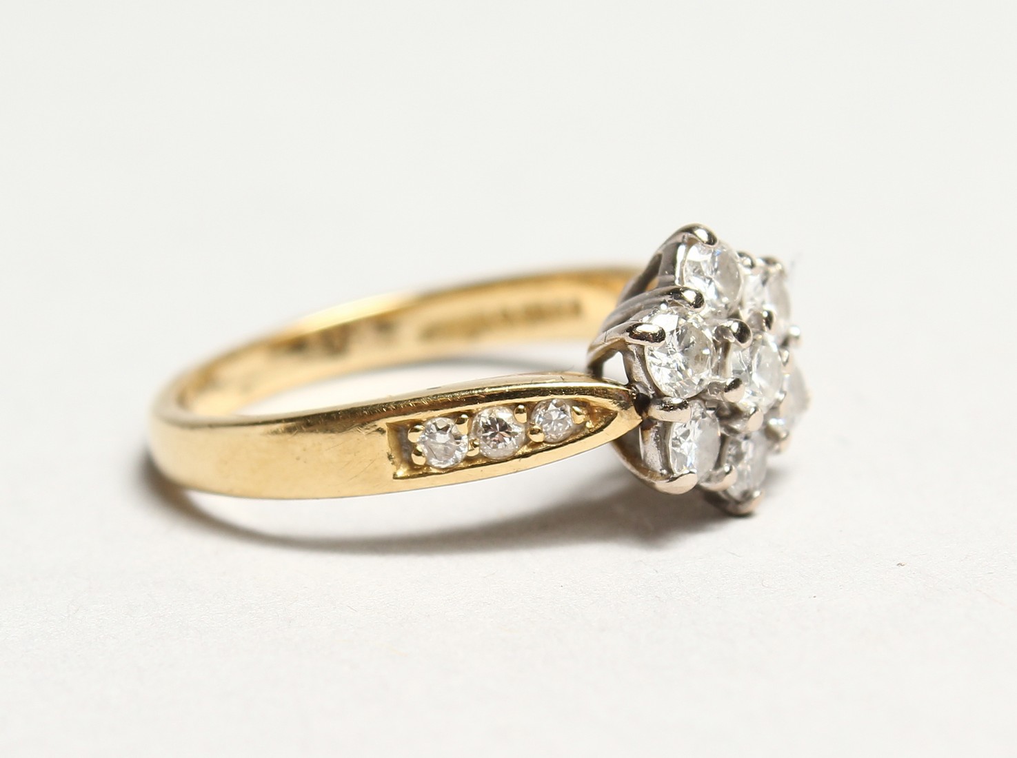 A GOOD 18K WHITE GOLD SEVEN STONE DIAMOND RING. - Image 3 of 5