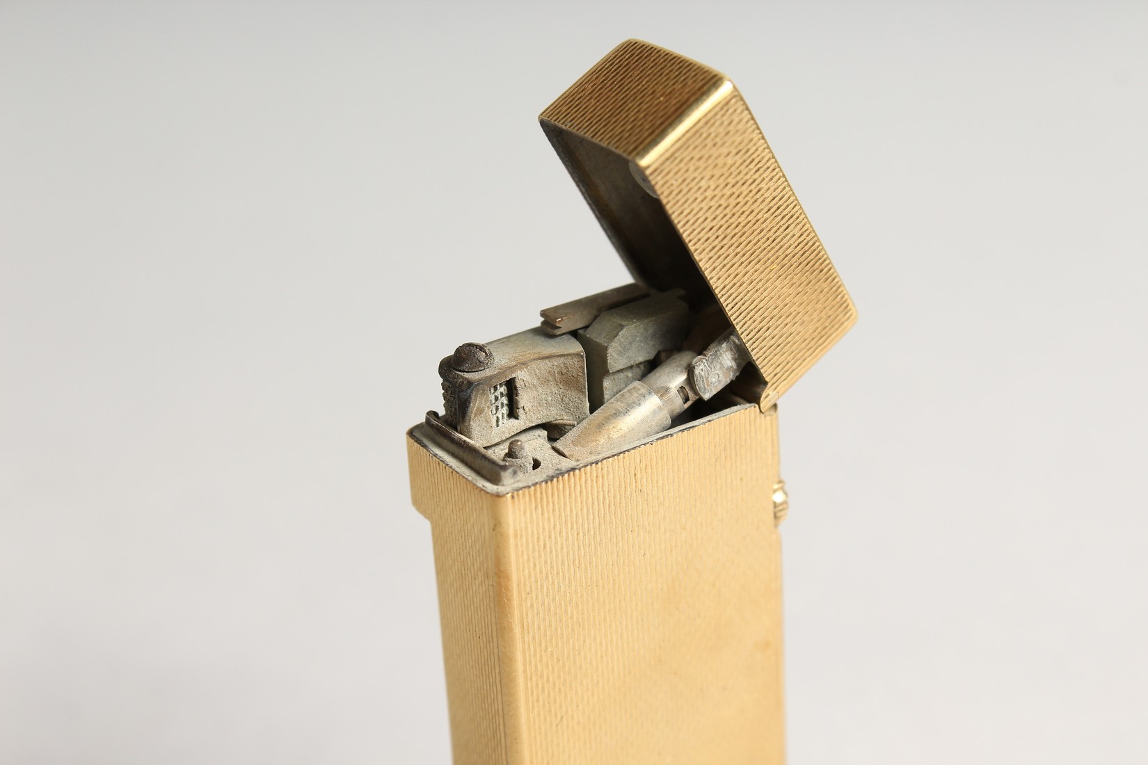 AN 18CT GOLD GAS LIGHTER - Image 5 of 6