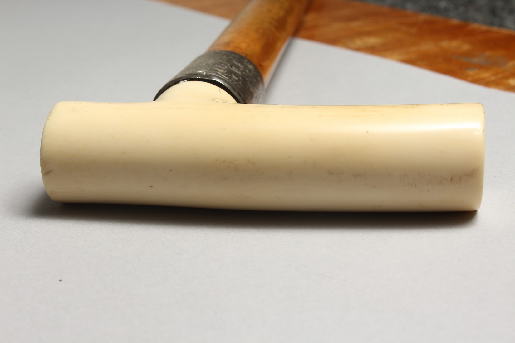 A GOOD VICTORIAN CARVED IVORY HANDLE WALKING STICK with silver band. - Image 5 of 15