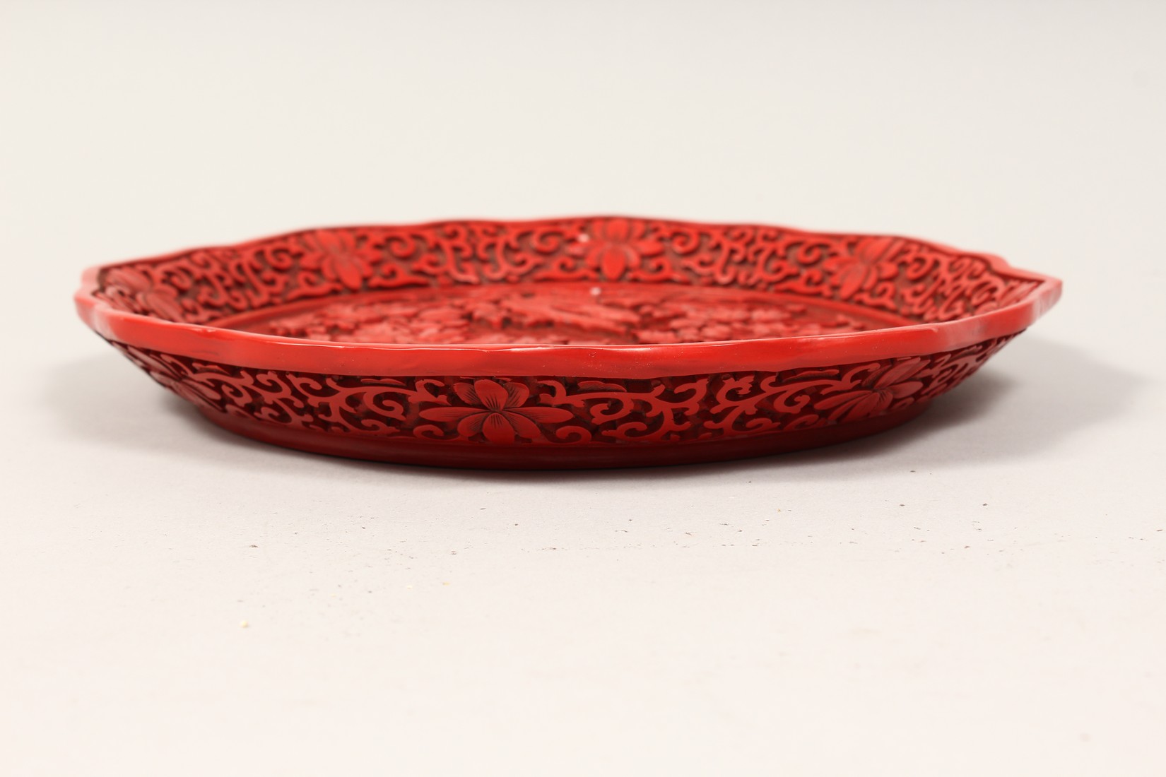 A CINNABAR LACQUER DISH 9ins - Image 3 of 3