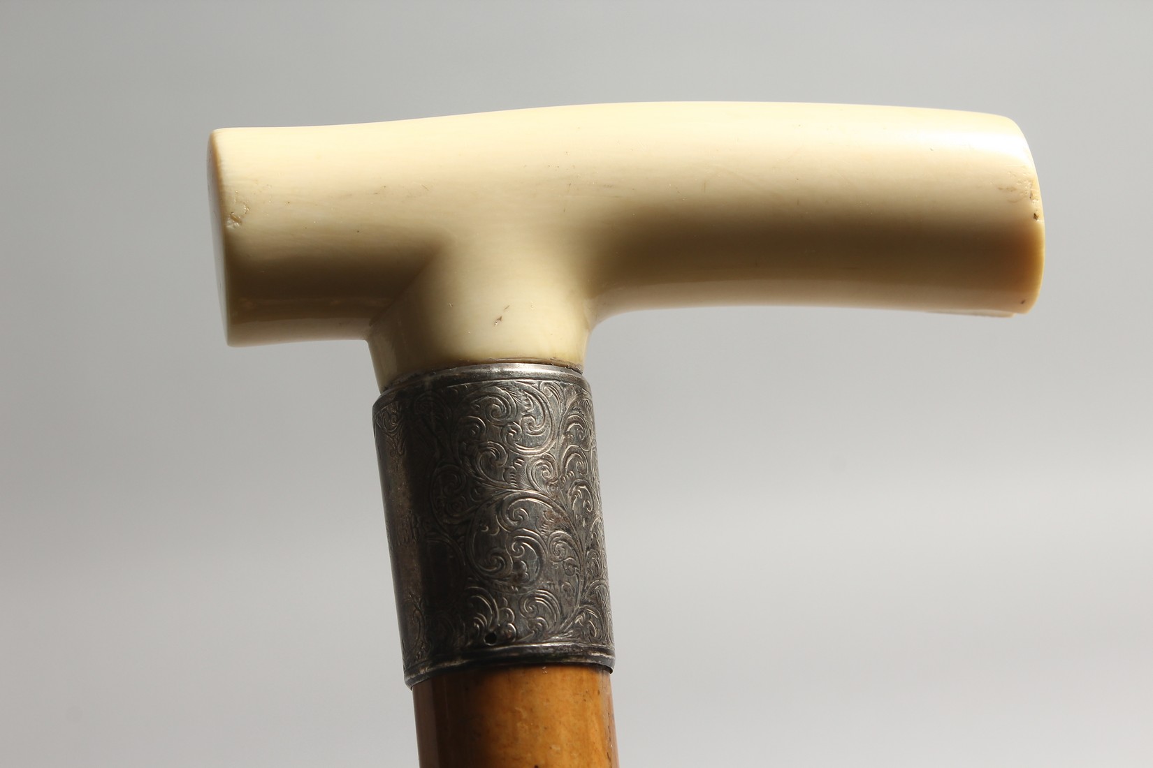 A GOOD VICTORIAN CARVED IVORY HANDLE WALKING STICK with silver band. - Image 3 of 15