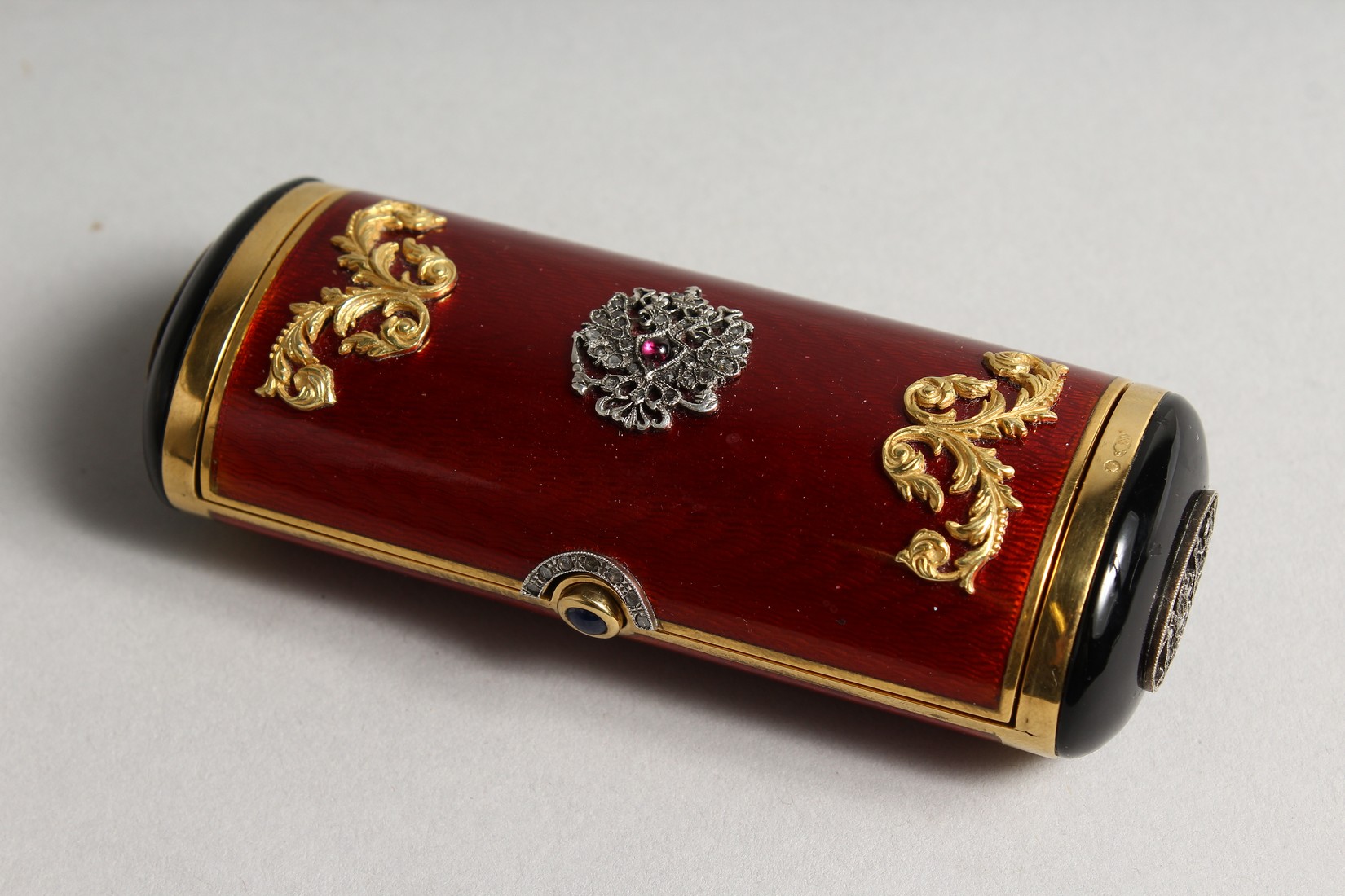 A SUPERB RUSSIAN RED ENAMEL AND SILVER DRUM SHAPED BOX AND COVER with silver scrolls and - Bild 2 aus 12