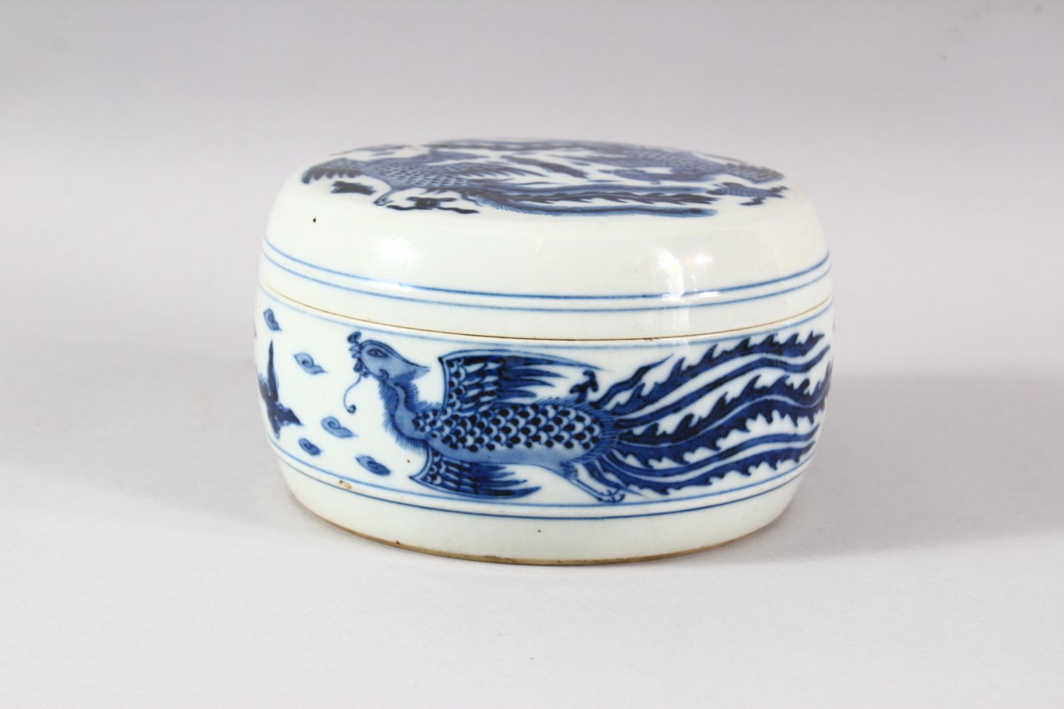 A CHINESE BLUE AND WHITE PORCELAIN CIRCULAR BOX AND COVER, the exterior painted with phoenix, the - Image 3 of 9