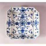 AN 18TH CENTURY CHINESE BLUE & WHITE FLORAL DISH - decorated with native flora, 14cm