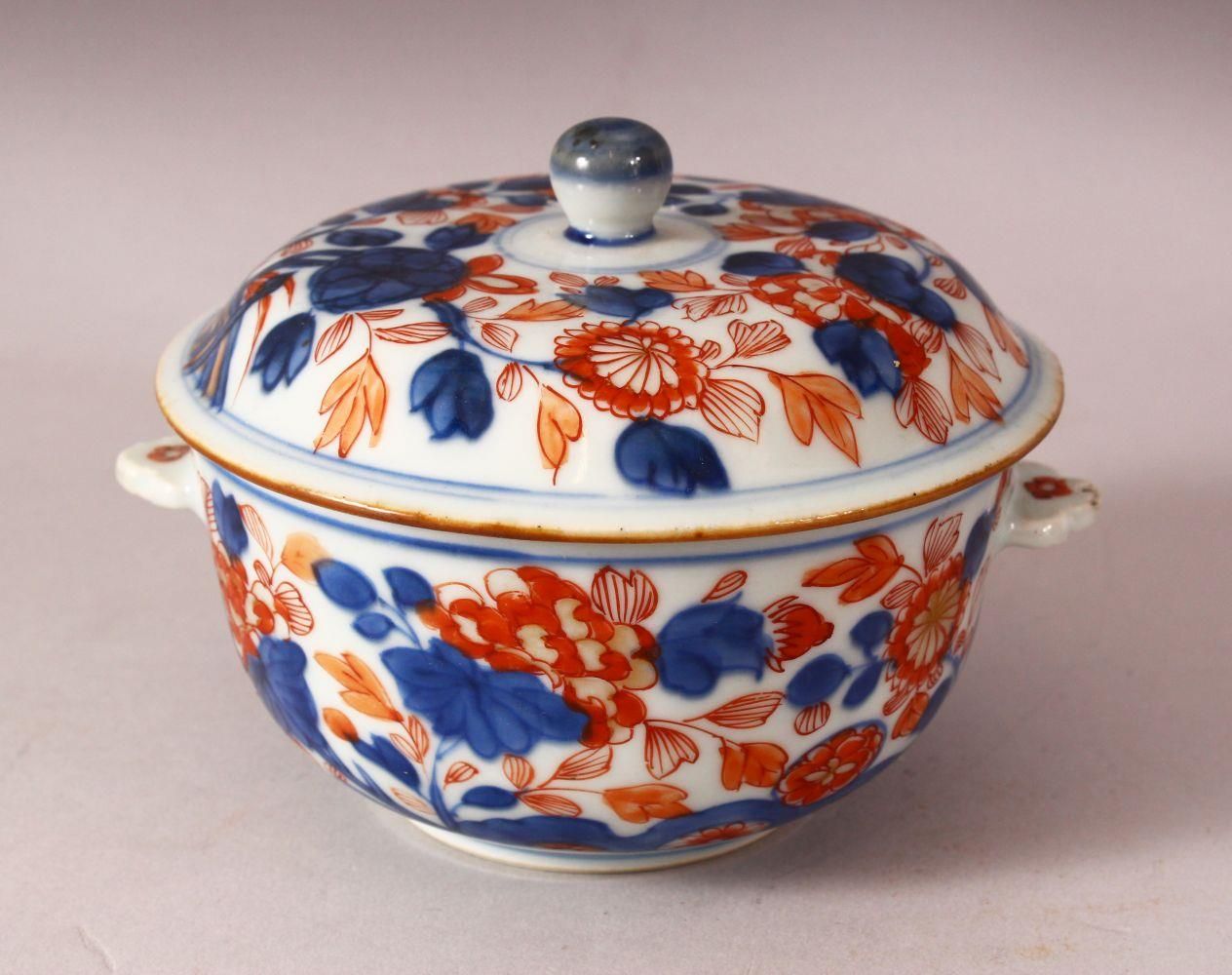 A 19TH CENTURY CHINESE PORCLELAIN ECULE & COVER - decorated with typical imari palate depicting