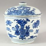 A GOOD CHINESE BLUE & WHITE BOWL AND ASSOCIATED COVER, the bowl decorated with urns of flowers and