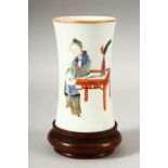 A SMALL CHINESE FAMILLE ROSE PORCELAIN BRUSH POT AND STAND, the body painted with a female figure,