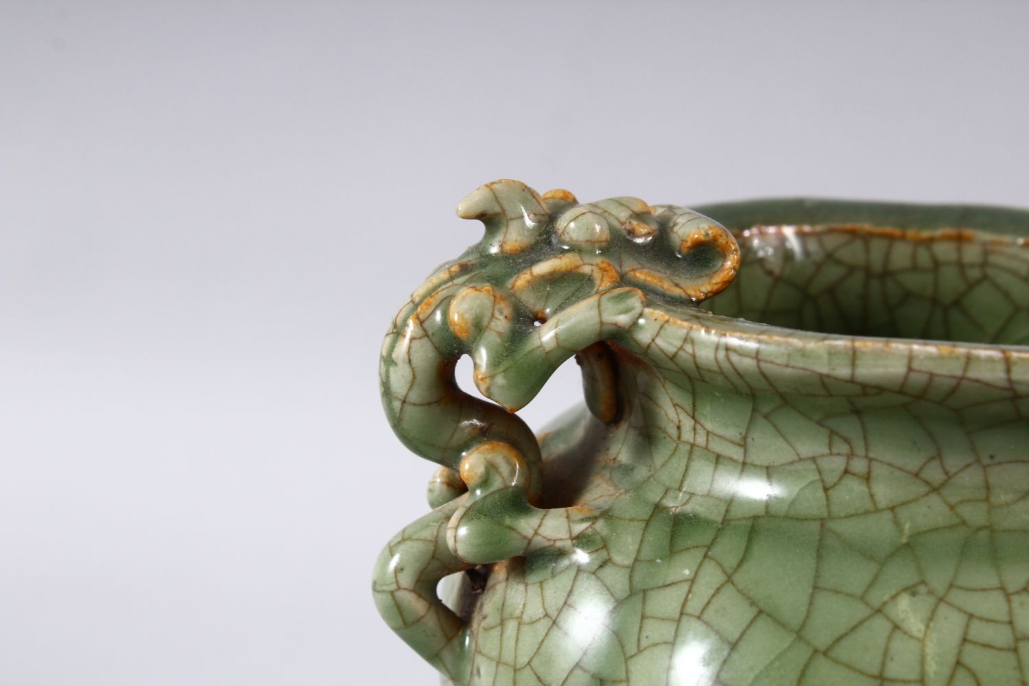 A GOOD CHINESE CRACKLE GLAZE CELADON TRIPOD CENSER, the handles formed as dragons, 15.5cm high. - Image 4 of 7