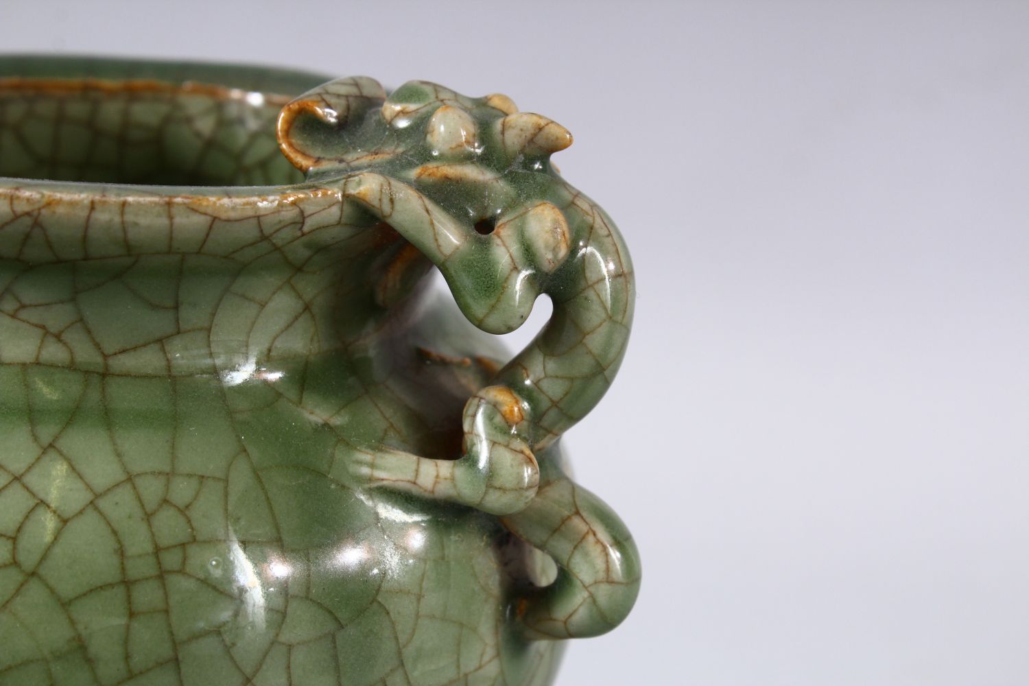 A GOOD CHINESE CRACKLE GLAZE CELADON TRIPOD CENSER, the handles formed as dragons, 15.5cm high. - Image 5 of 7