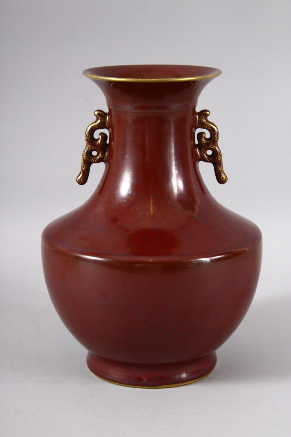 A CHINESE PORCELAIN RED GROUND BALUSTER FORM VASE, with unusual speckled glaze, the rims and handles - Image 3 of 7