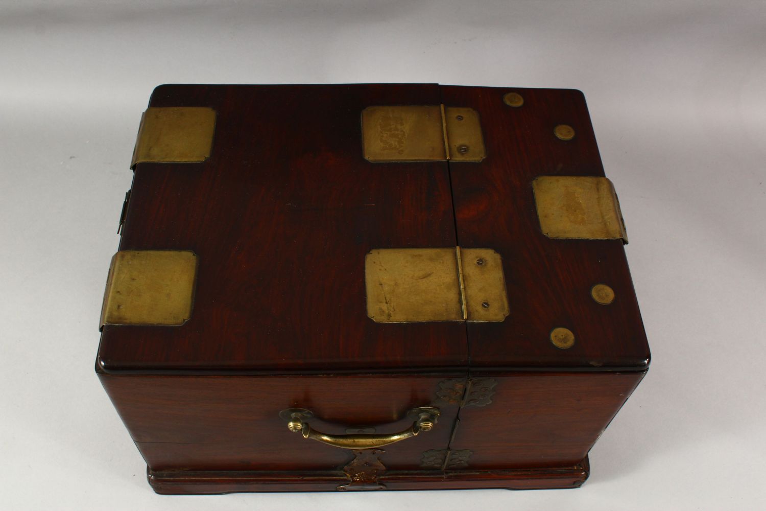 A LARGE CHINESE POSSIBLY ZITAN WOOD COSMETIC BOX, comprising a hinged rising mirror, six drawers and - Image 8 of 9