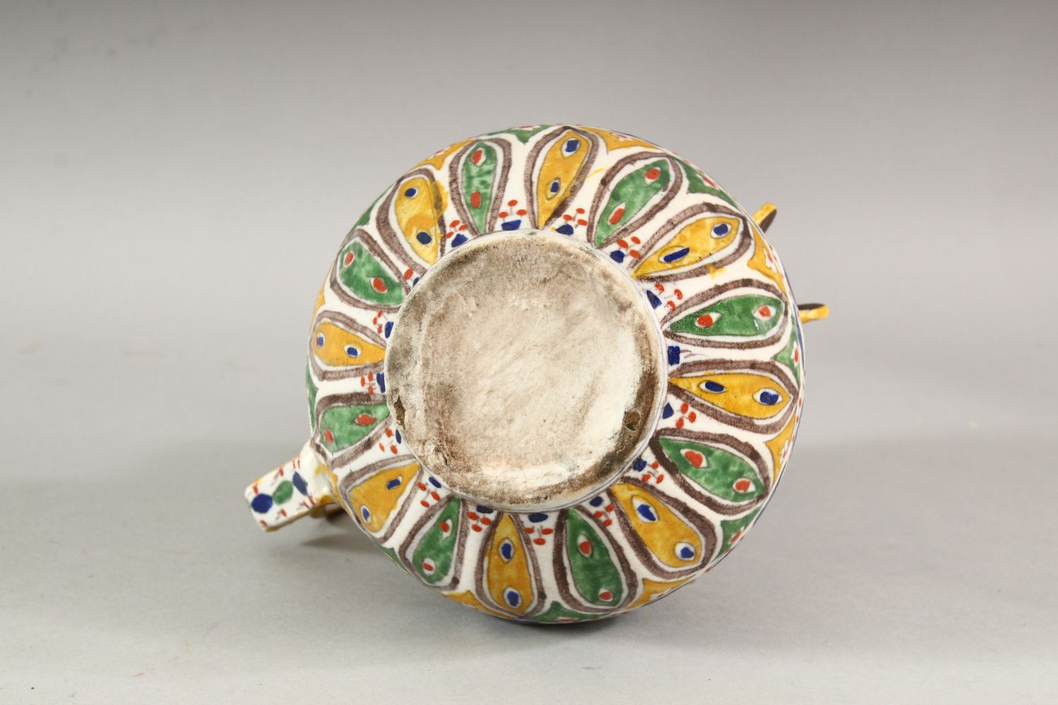 A TURKISH OTTOMAN KUTAHYA POTTERY POT - the body with multi coloured leaf shaped tendril with a - Image 6 of 6