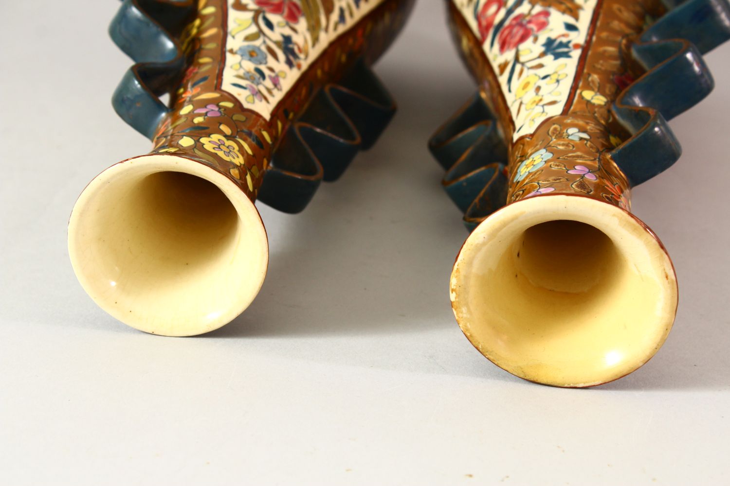 A PAIR OF IZNIK STYLE TAPERING VASES, with wavy handles, 36cm high. - Image 3 of 4