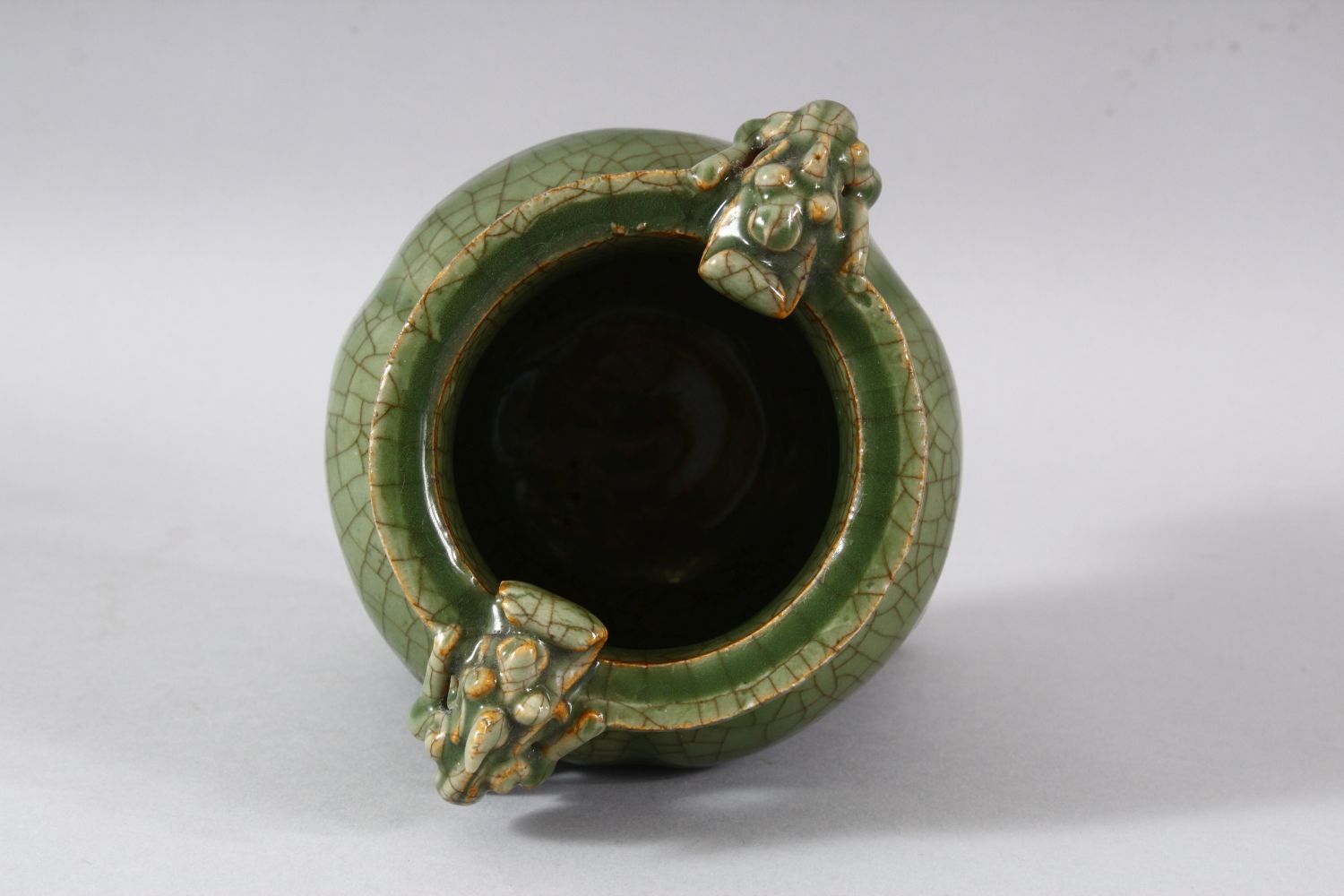 A GOOD CHINESE CRACKLE GLAZE CELADON TRIPOD CENSER, the handles formed as dragons, 15.5cm high. - Image 6 of 7