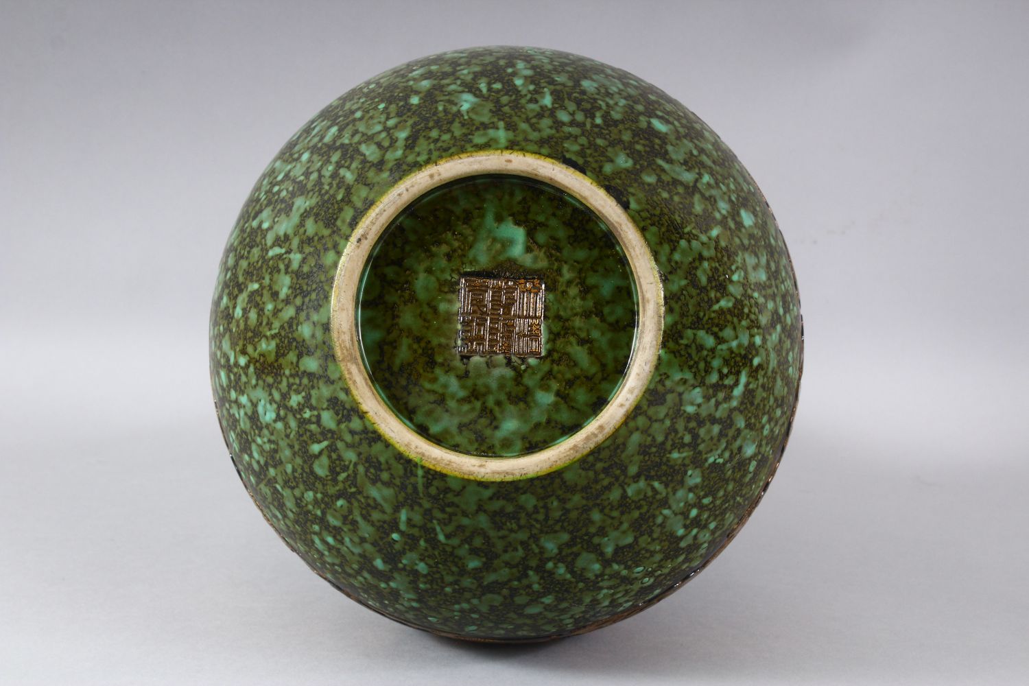 A LARGE CHINESE CELADON GROUND BALUSTER VASE, with unusual glaze, the body with a band of crackle - Image 6 of 7