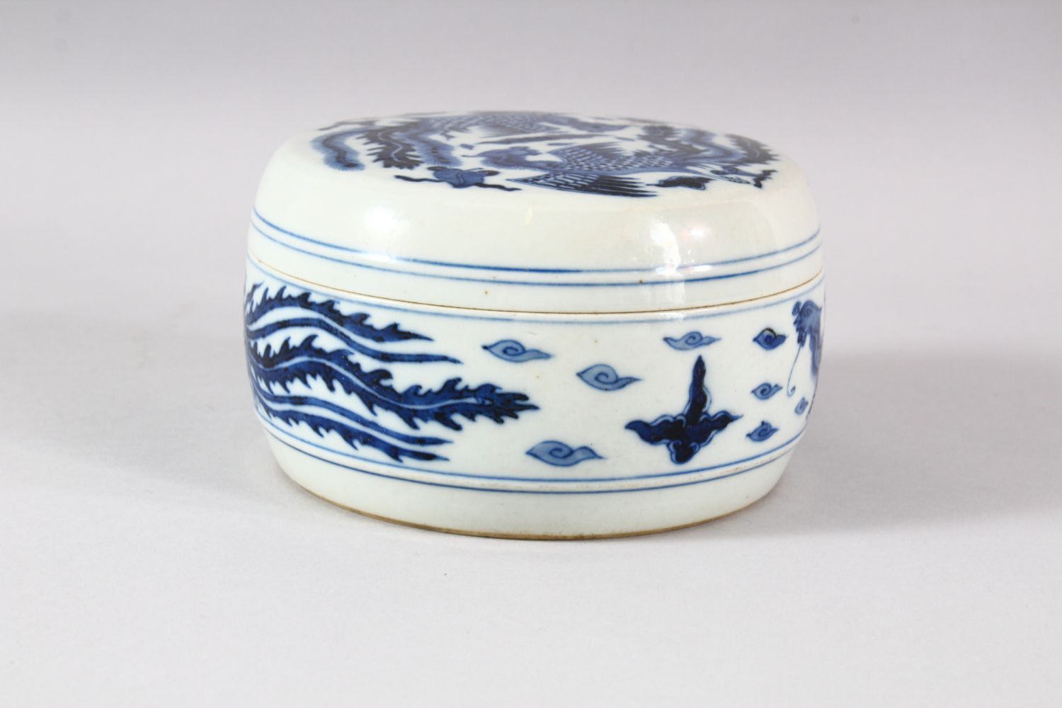 A CHINESE BLUE AND WHITE PORCELAIN CIRCULAR BOX AND COVER, the exterior painted with phoenix, the - Image 4 of 9