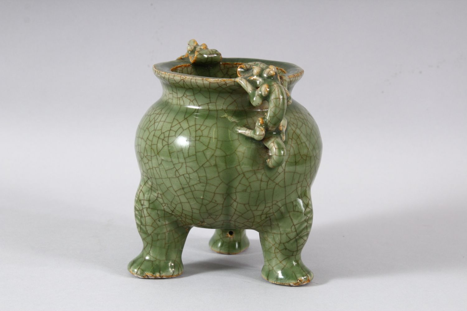 A GOOD CHINESE CRACKLE GLAZE CELADON TRIPOD CENSER, the handles formed as dragons, 15.5cm high. - Image 2 of 7