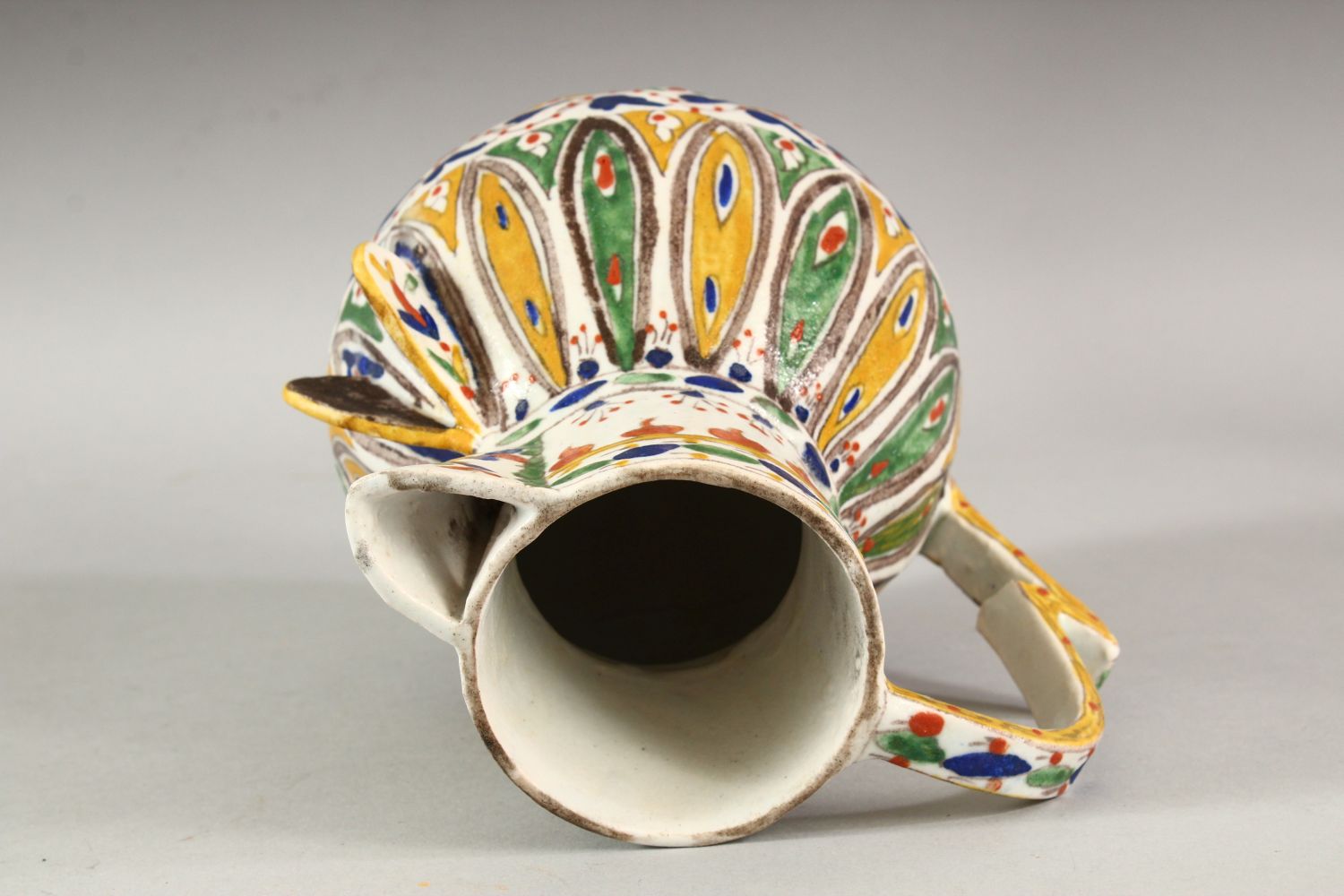 A TURKISH OTTOMAN KUTAHYA POTTERY POT - the body with multi coloured leaf shaped tendril with a - Image 5 of 6