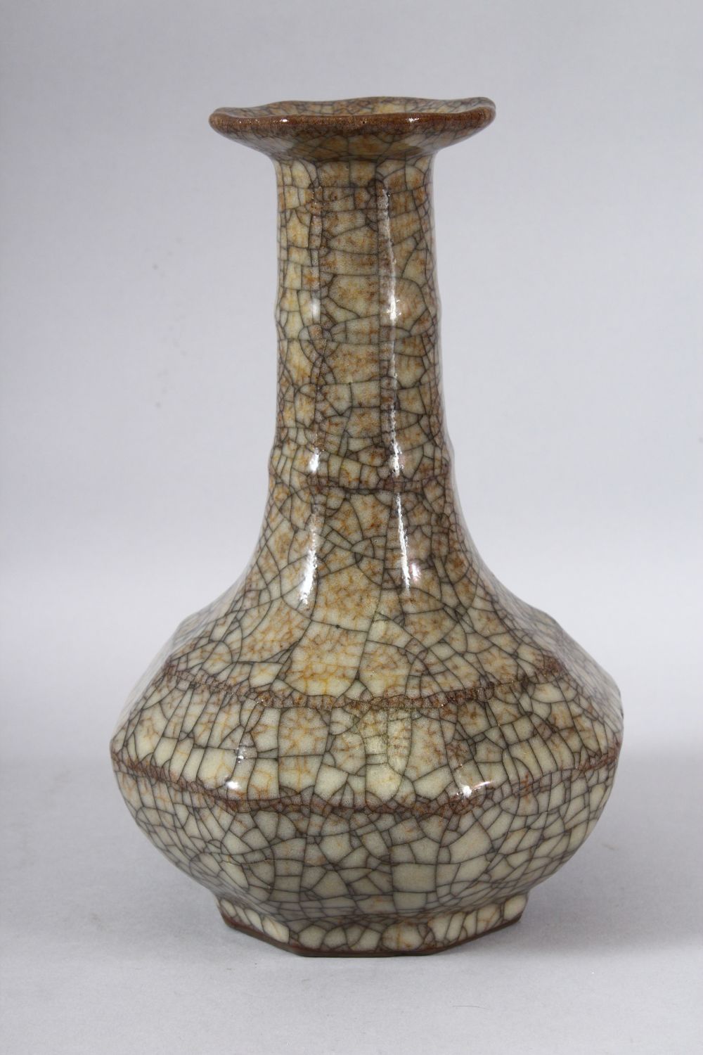 A CHINESE CRACKLE GLAZED VASE, 24cm high. - Image 2 of 6