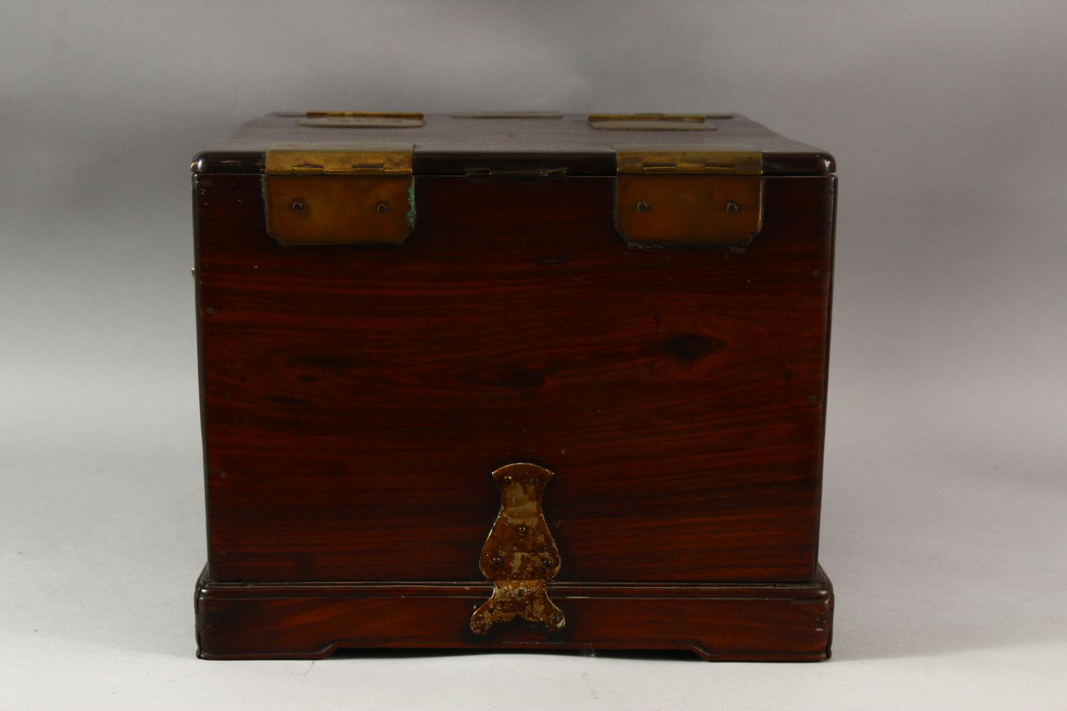 A LARGE CHINESE POSSIBLY ZITAN WOOD COSMETIC BOX, comprising a hinged rising mirror, six drawers and - Image 6 of 9