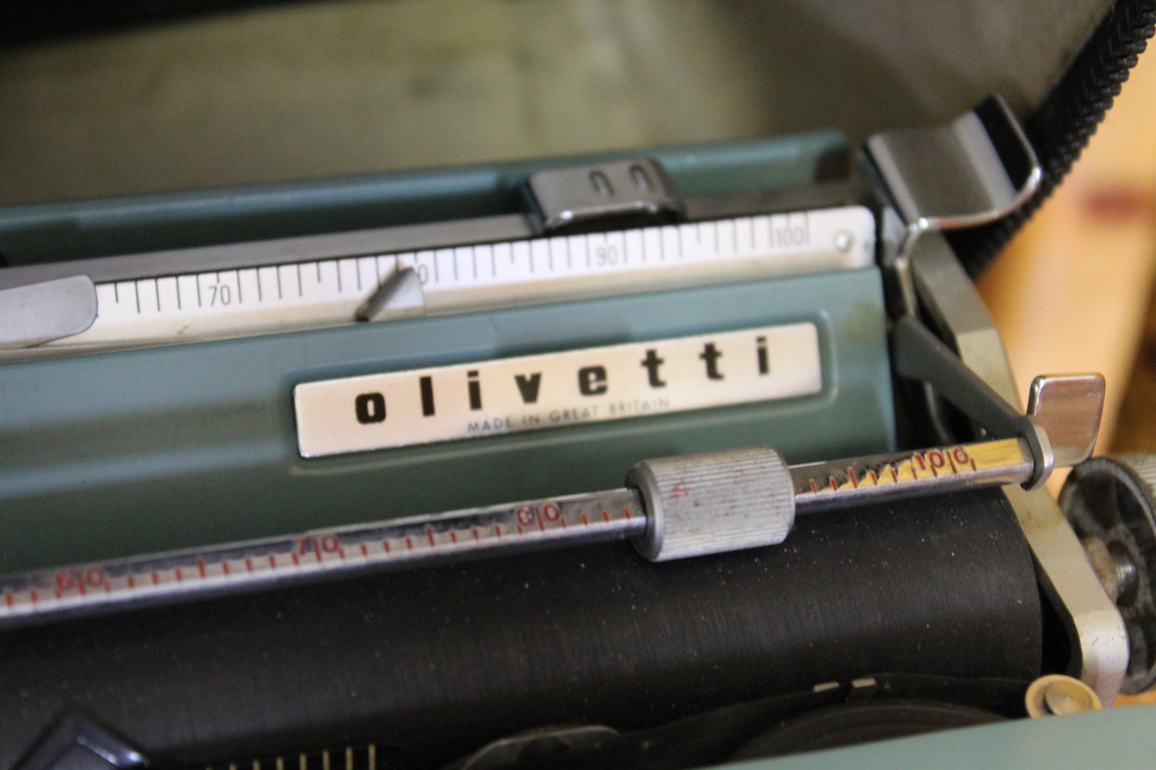 An Olivetti Lettera 22 portable typewriter. - Image 2 of 4