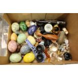 Hardstone eggs and other collectables.