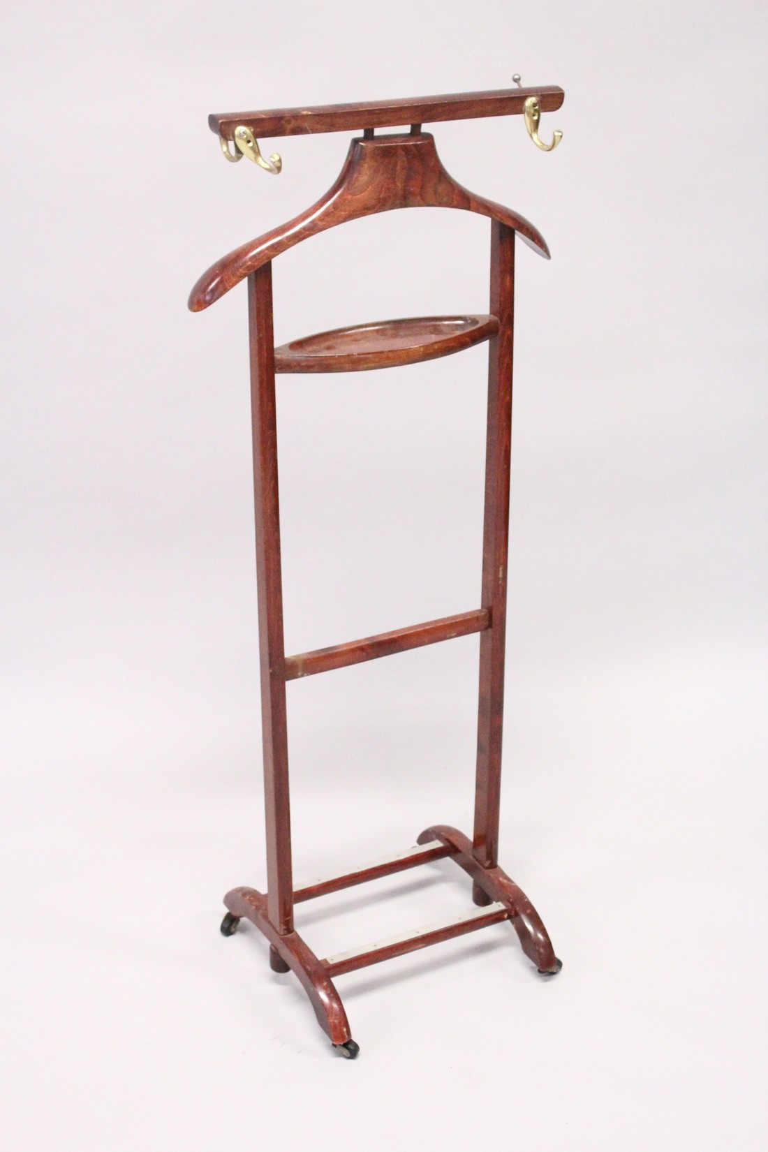 A HARDWOOD CLOTHES VALET 3ft 7.5ins high. - Image 3 of 3