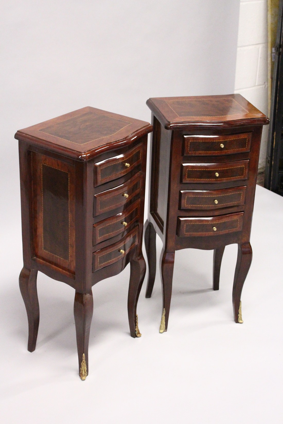 A PAIR OF FRENCH STYLE, MAHOGANY AND BURR WOOD FOUR DRAWER, SERPENTINE FRONTED BEDSIDE CHESTS on - Image 2 of 3