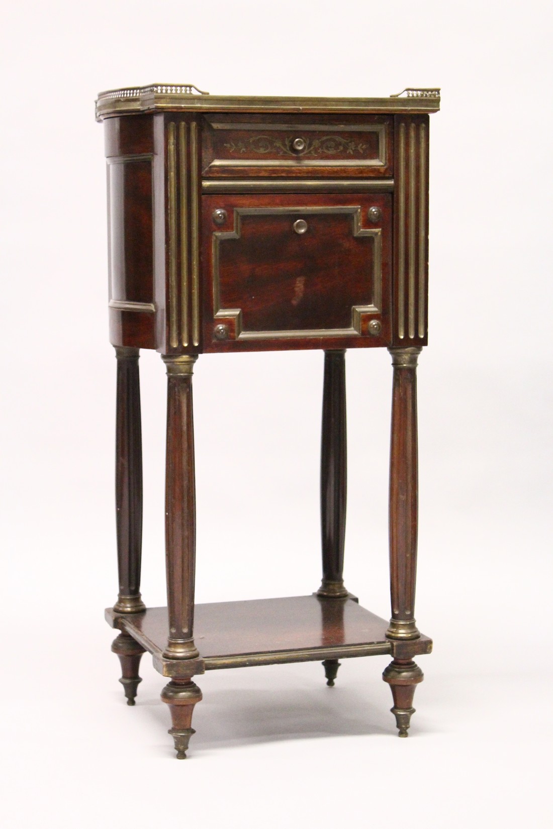 A 19TH CENTURY FRENCH MAHOGANY, MARBLE AND BRASS INLAID BEDSIDE COMMODE, with galleried rouge marble - Image 2 of 4