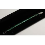 A SILVER EMERALD SET SNAKE LINE BRACELET