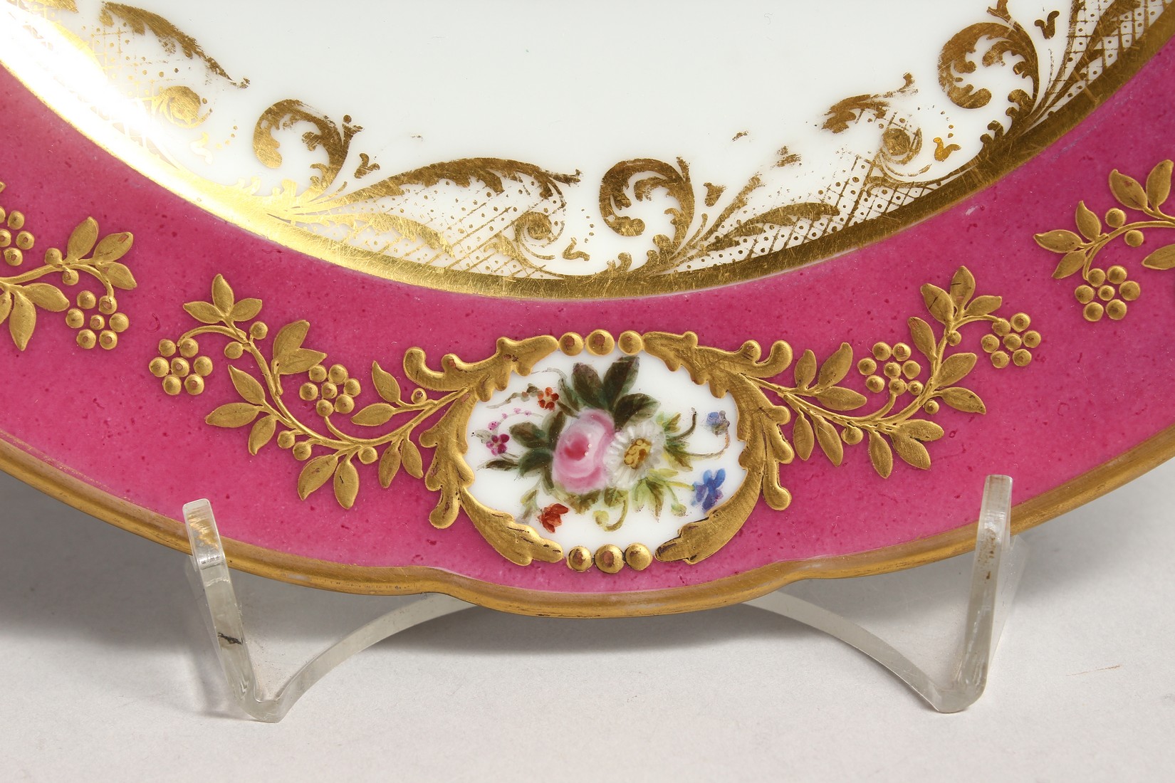 A 19TH CENTURY FRENCH DENVELLE PORCELAIN PLATE with rose coloured border, vignettes of flowers, gilt - Image 6 of 11