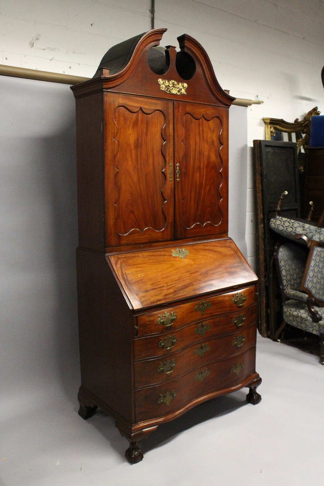 A SUPERB 18TH CENTURY AMERICAN, BOSTON, MAHOGANY, BUREAU BOOKCASE, the top with shaped cornice - Image 2 of 15