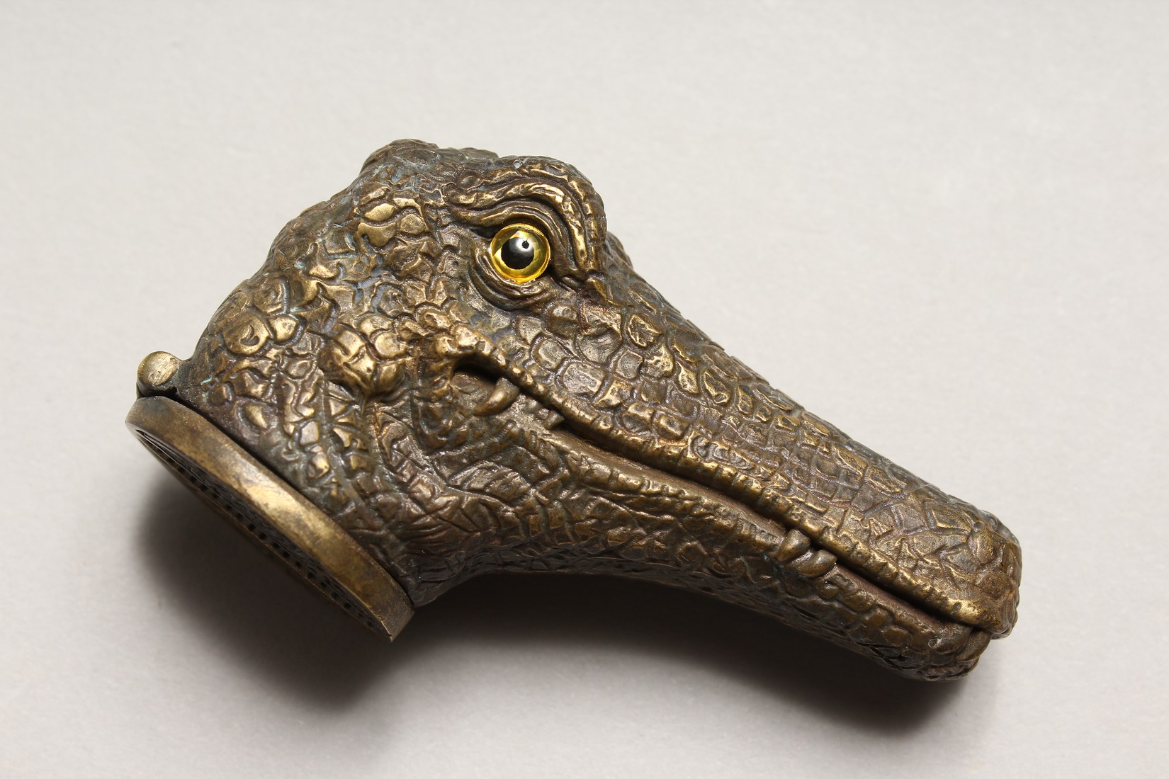 A BRASS NOVELTY CROCODILE VESTA - Image 2 of 4