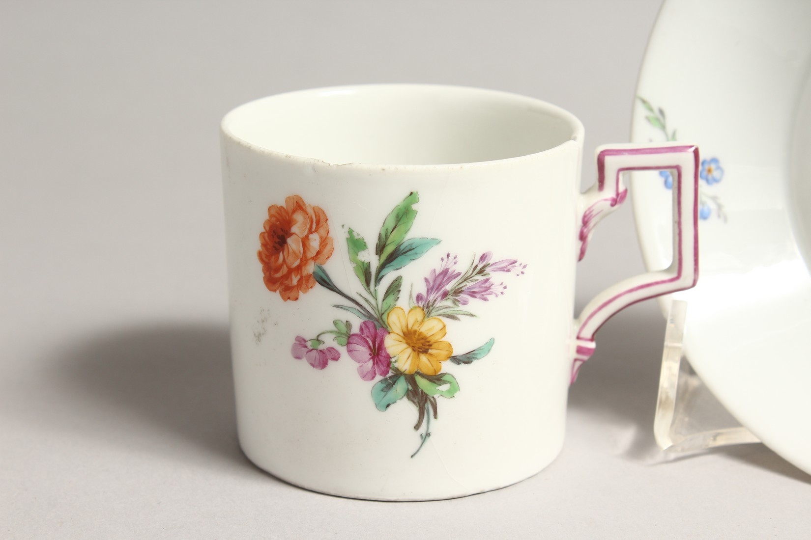 A 19TH CENTURY MEISSEN COFFEE CUP AND SAUCER painted with flowers. Septre mark in blue - Bild 2 aus 9