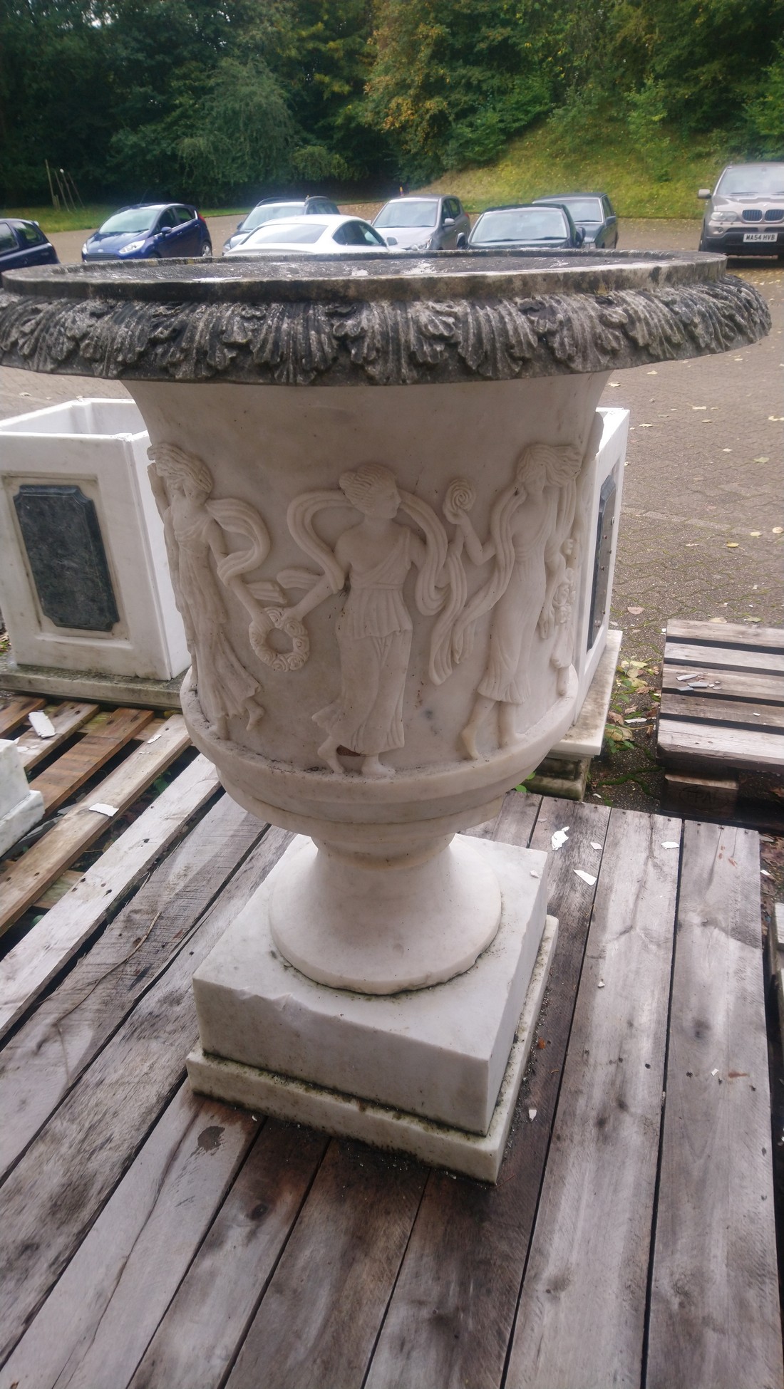 A GOOD PAIR OF ITALIAN CARVED WHITE MARBLE URNS , the sides carved with dancing muses 2ft 6ins high - Image 5 of 7