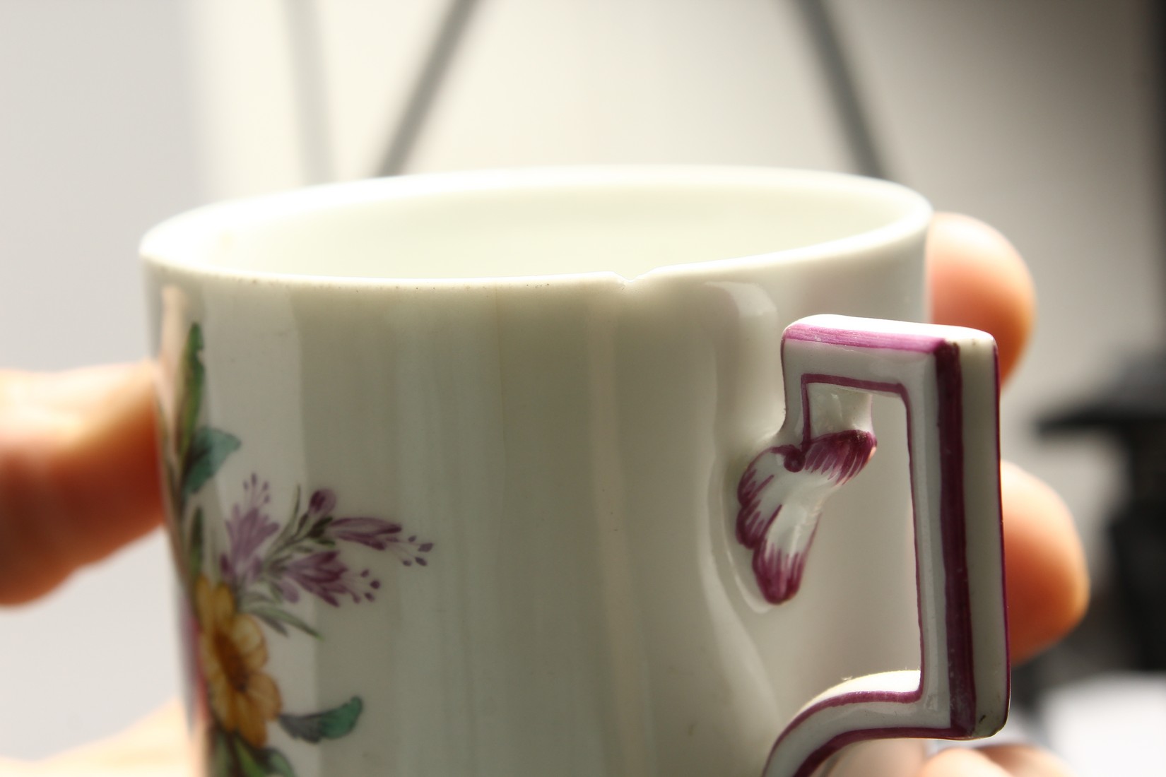 A 19TH CENTURY MEISSEN COFFEE CUP AND SAUCER painted with flowers. Septre mark in blue - Bild 6 aus 9