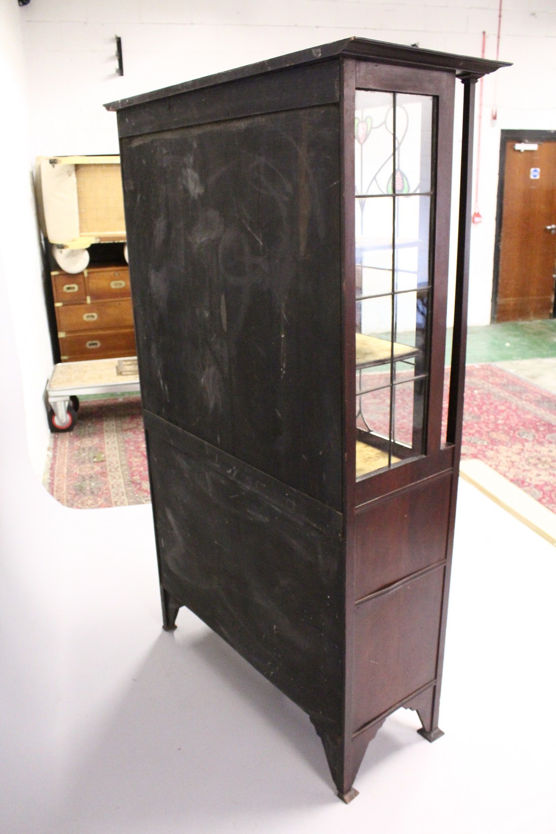 AN ART NOUVEAU MAHOGANY INLAID CHINA CABINET with a pair of leaded glass doors over an open space, - Image 6 of 6