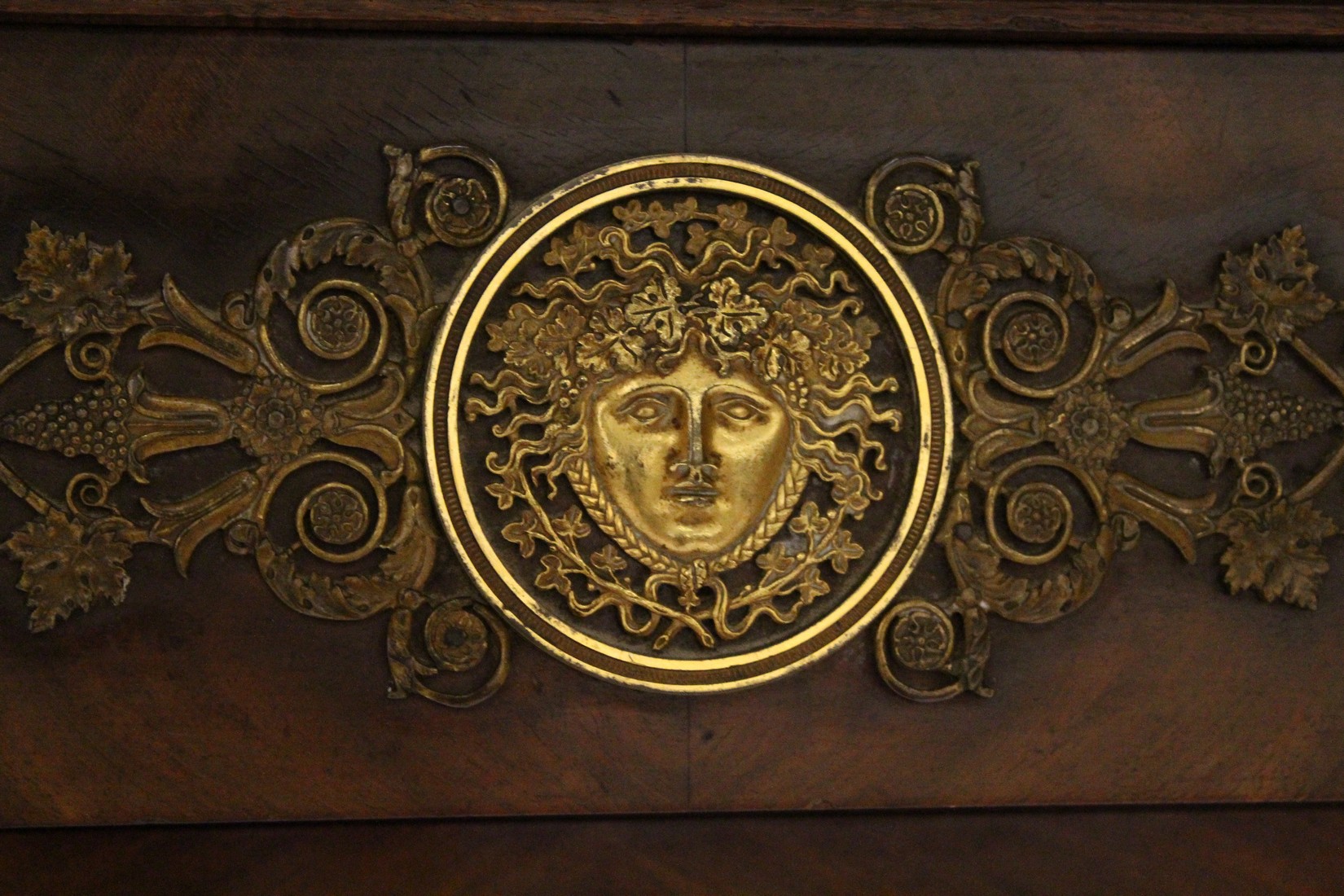 A GOOD 19TH CENTURY FRENCH MAHOGANY, ORMOLU AND MARBLE COMMODE, with a grey veined rectangular - Image 3 of 18