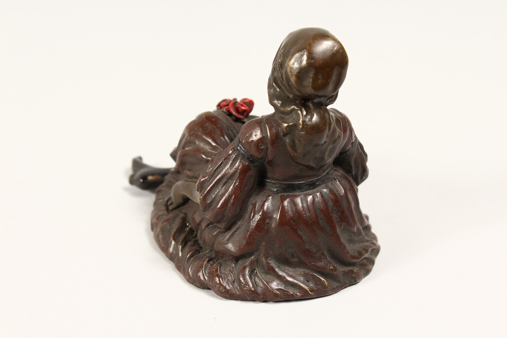 A BRONZE SEATED EROTIC GIRL - Image 2 of 3