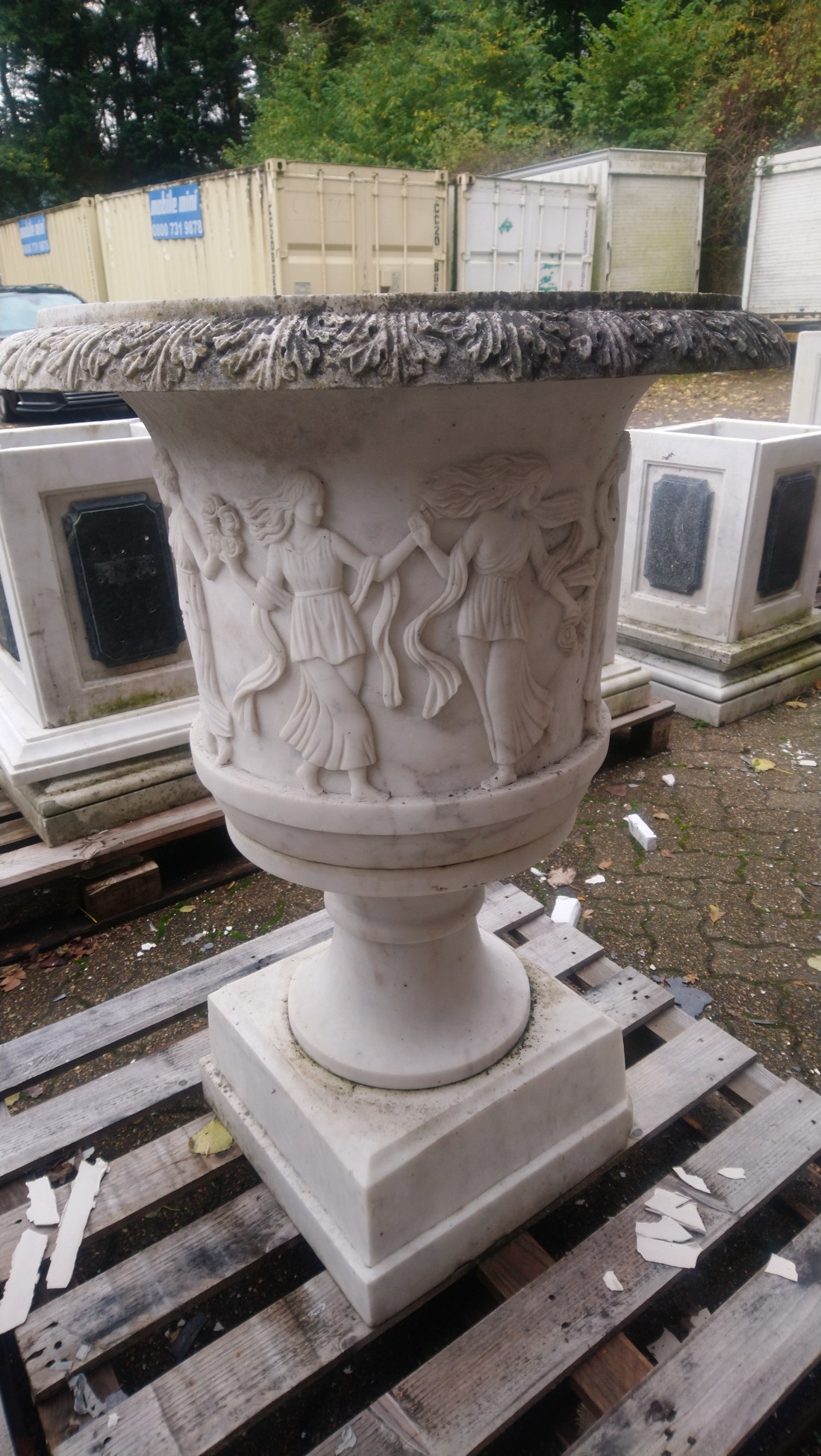 A GOOD PAIR OF ITALIAN CARVED WHITE MARBLE URNS , the sides carved with dancing muses 2ft 6ins high - Image 4 of 7