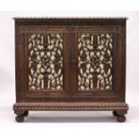 A VERY GOOD 19TH CENTURY ANGLO-INDIAN ROSEWOOD STANDING BOOKCASE with plain top, carved frieze and