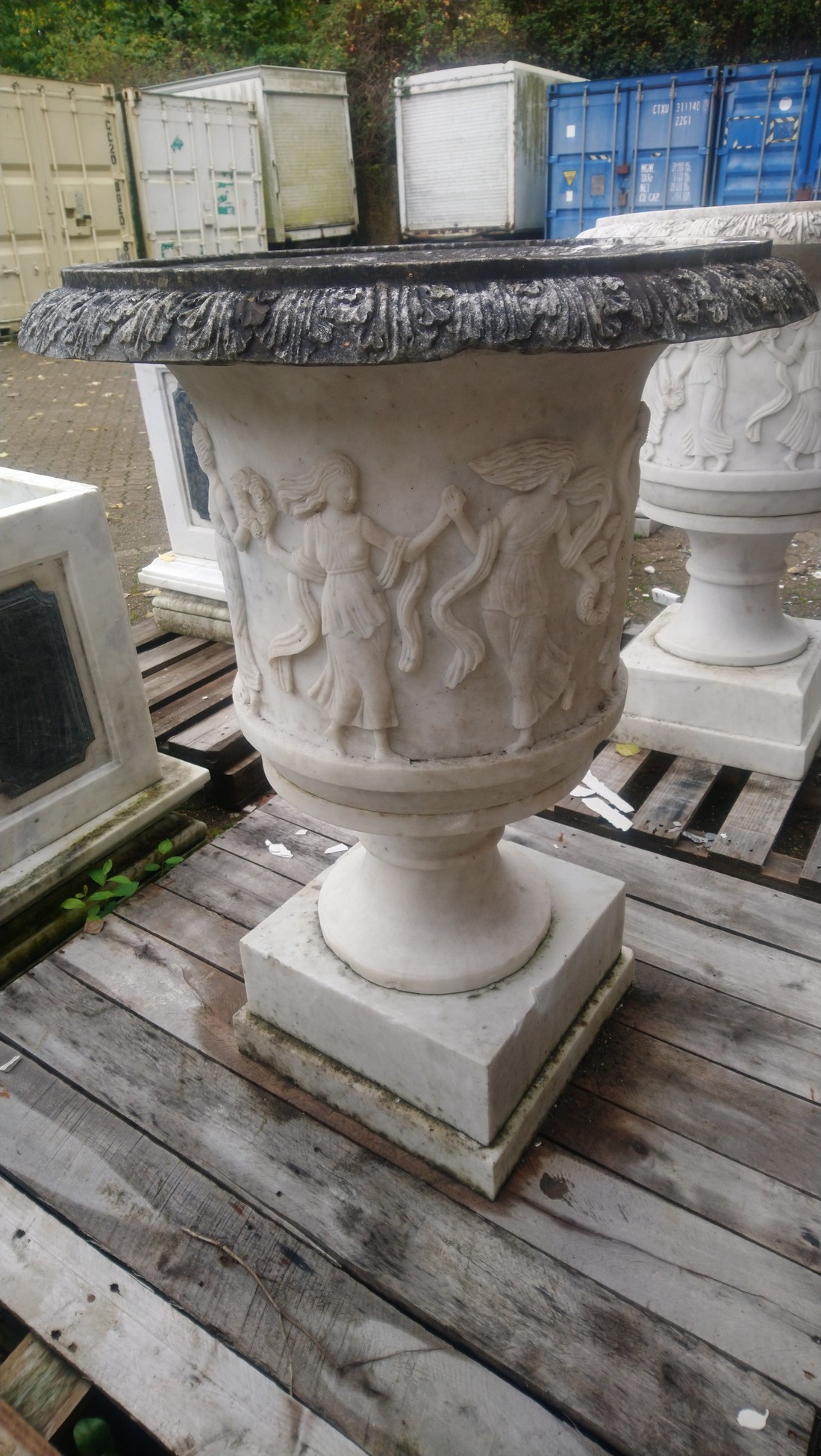 A GOOD PAIR OF ITALIAN CARVED WHITE MARBLE URNS , the sides carved with dancing muses 2ft 6ins high - Image 6 of 7