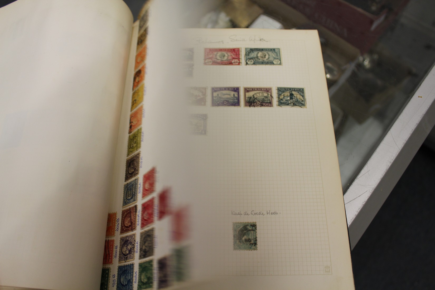 Stamps, a green binder containing World, mostly used. - Bild 7 aus 11