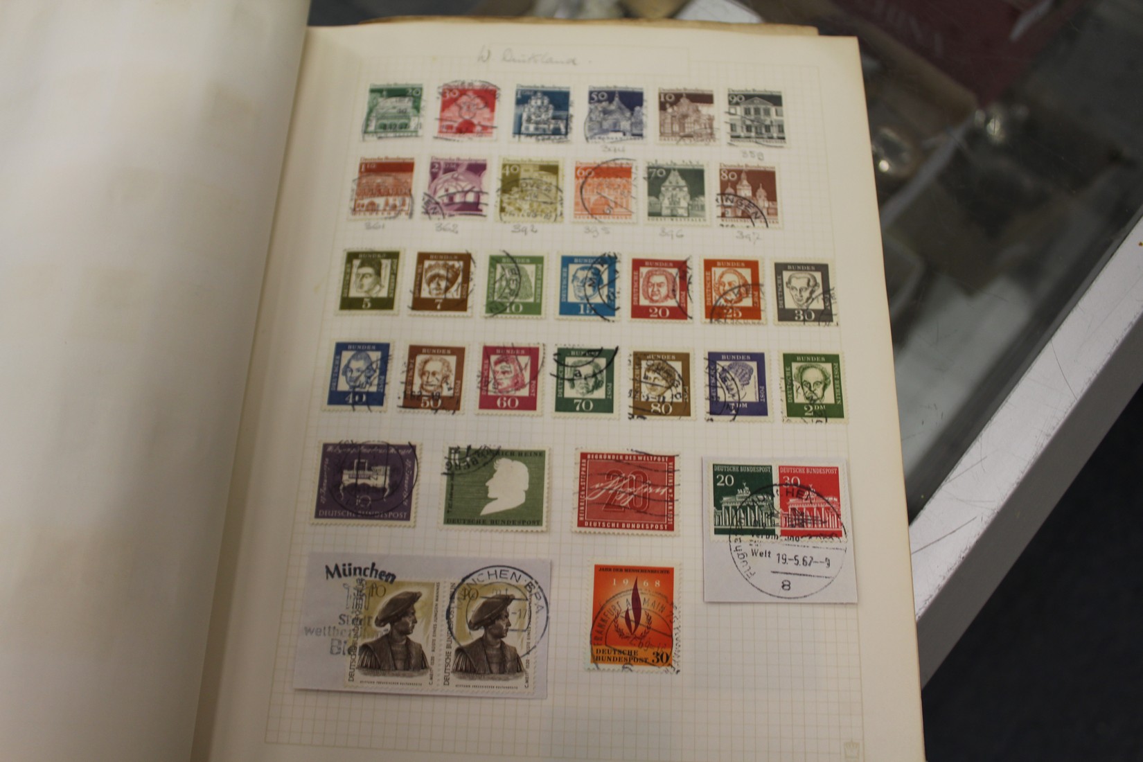 Stamps, a green binder containing World, mostly used. - Bild 5 aus 11