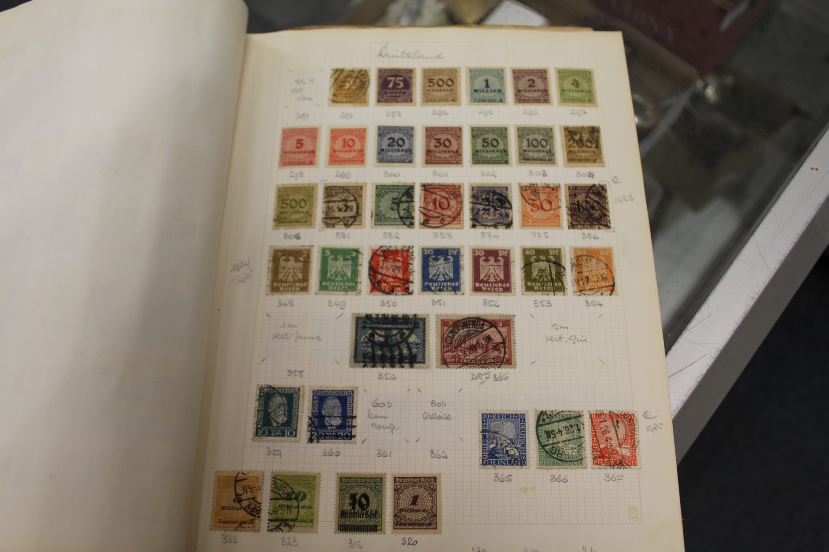 Stamps, a green binder containing World, mostly used. - Bild 2 aus 11