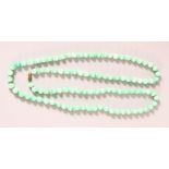 A CHINESE JADEITE BEADED NECKLACE, each bead approx. 7mm.