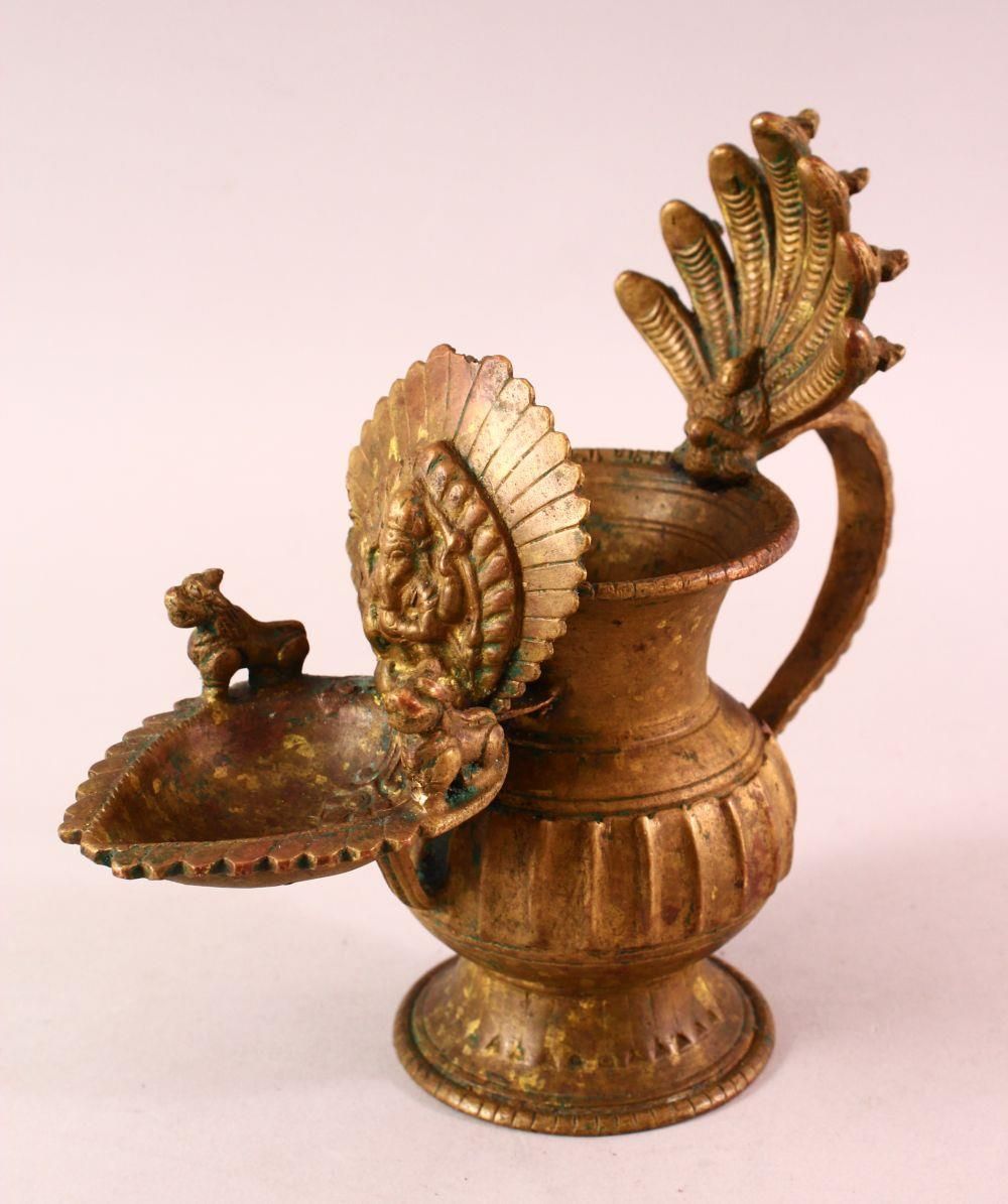 AN INDIAN BRONZE OIL POURER VESSEL, 18cm