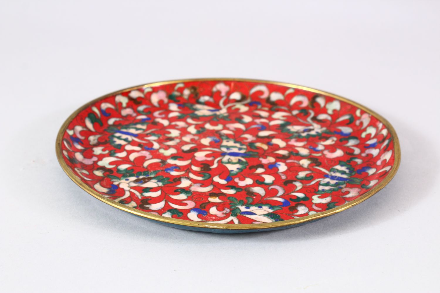 A 19TH CENTURY CHINESE CLOISONNE SAUCER DISH - decorated with a red ground and butterflies - 22cm - Image 2 of 3