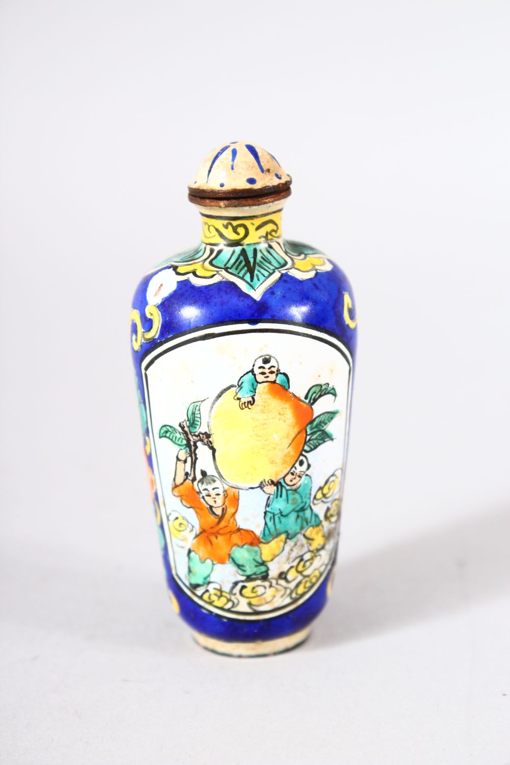 A CHINESE ENAMEL SNUFF BOTTLE - the bottle painted to depict shou lao and his deer holding a staff - Image 2 of 5